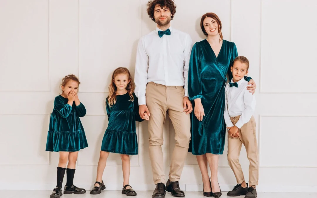 Tenute festive coordinate per il Natale in famiglia