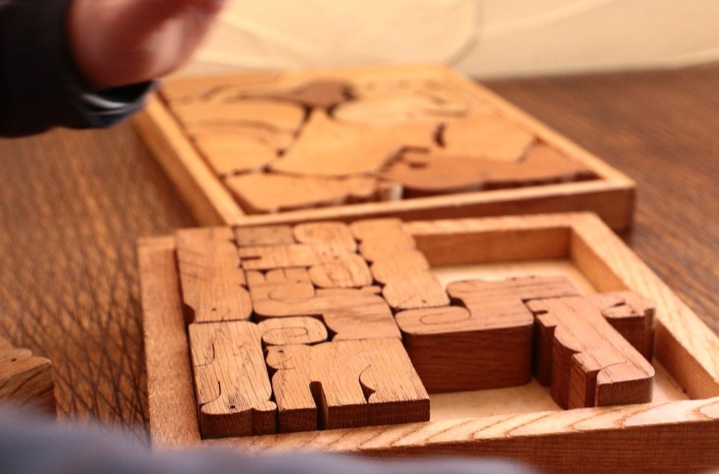 Gioco educativo in legno per bambini a Natale