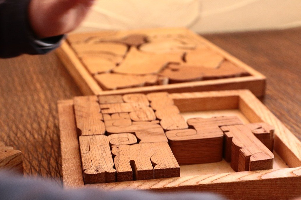 Gioco educativo in legno per bambini a Natale