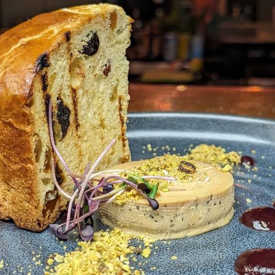 Foie gras e panettone: l’abbinamento dolce-salato che conquista il Natale